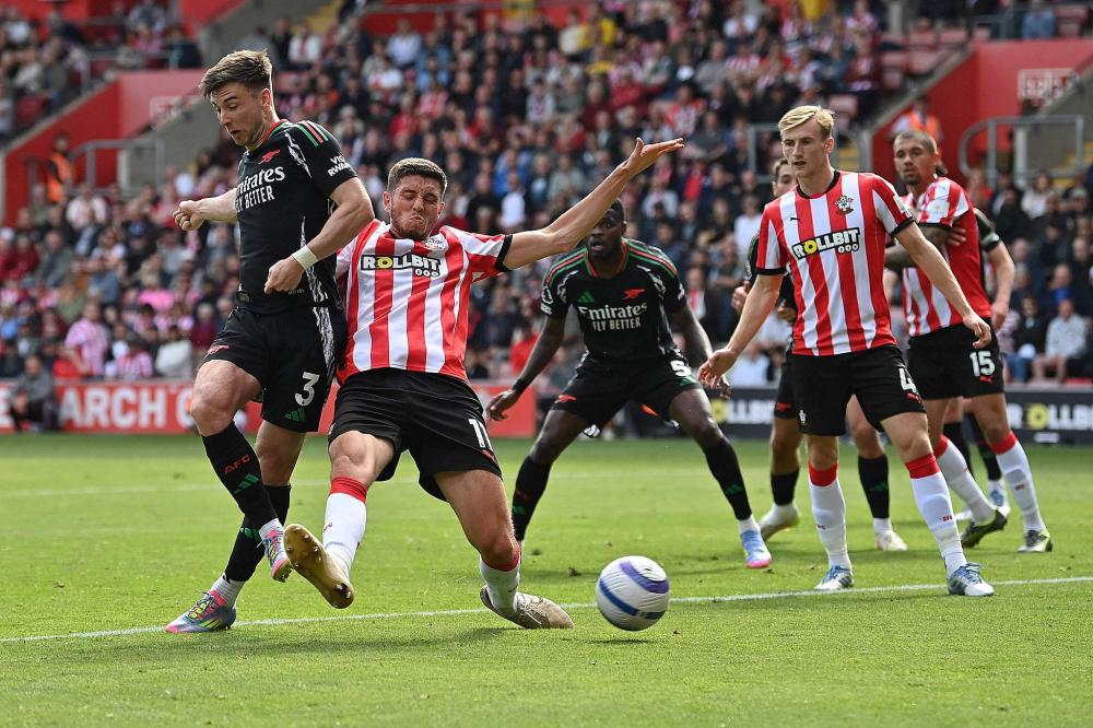 极速飞驰！25岁哈兰德狂轰英超百球，即将超越德罗巴和C罗