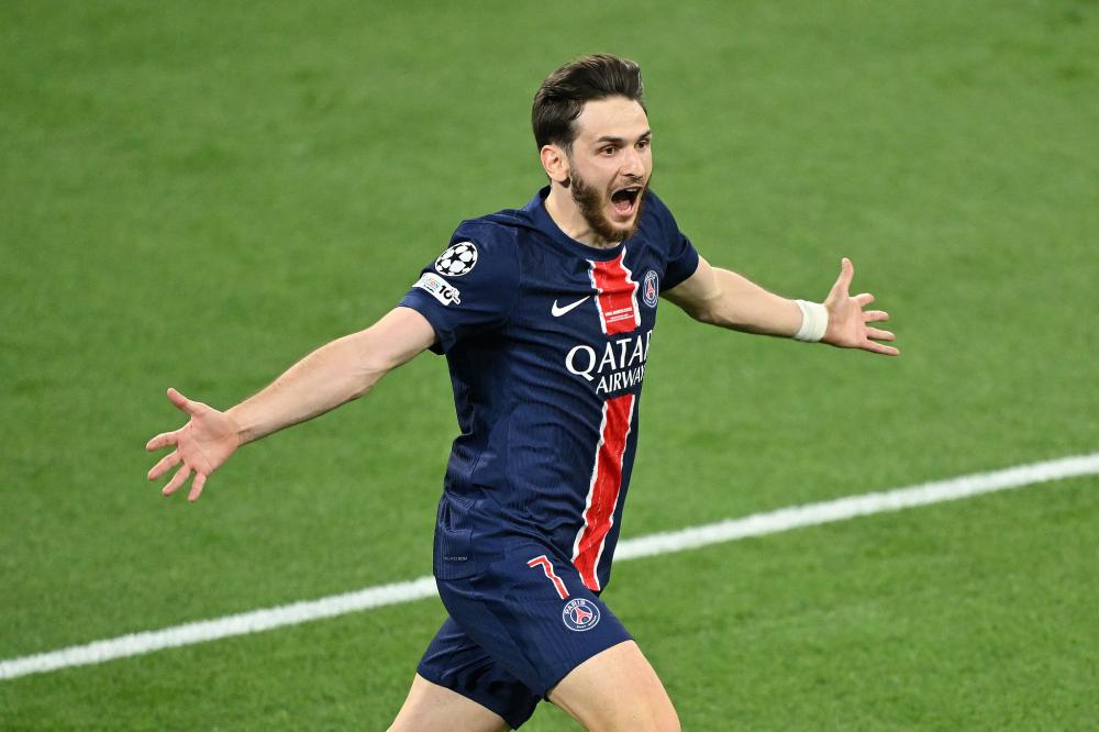 中超降级队换帅风波：洋帅黯然离场，菜鸟能否逆袭？