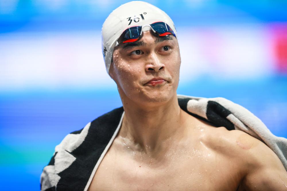 闻板上